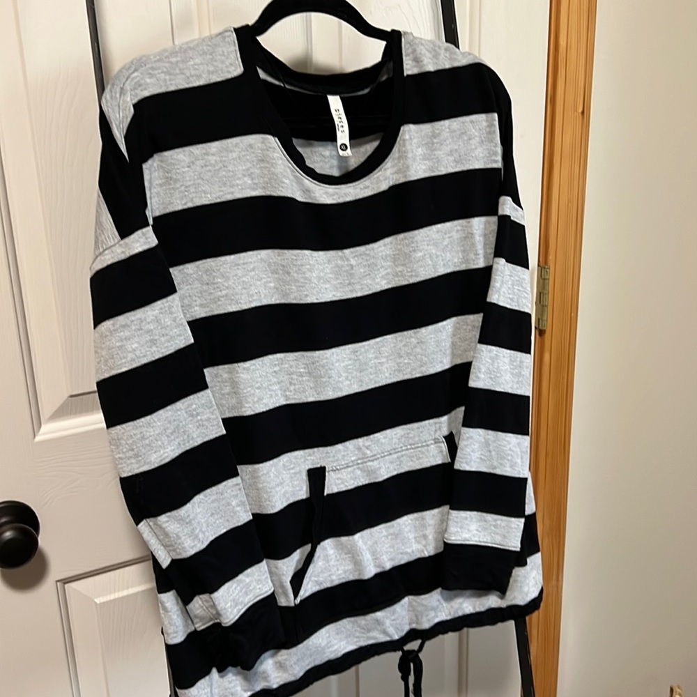 Comfy fleece pullover size XL